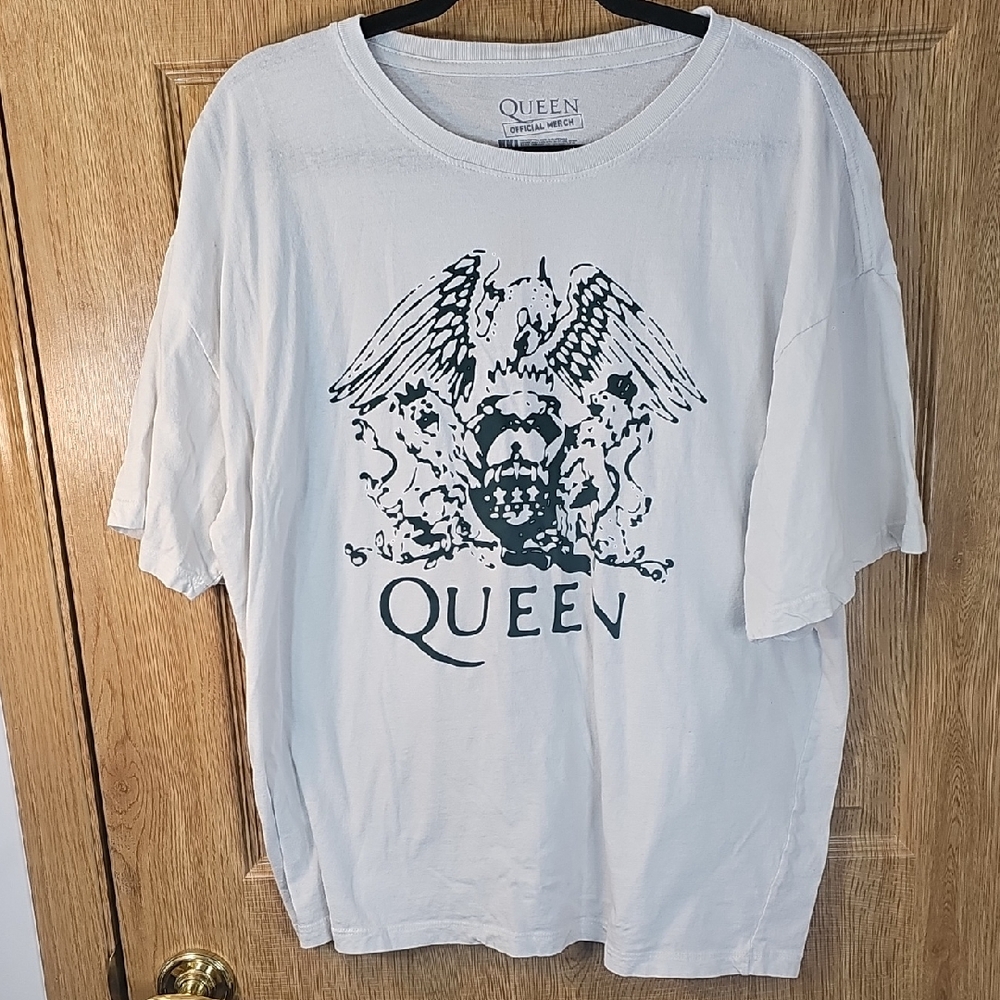 Queen White Tee with Black Graphic Design